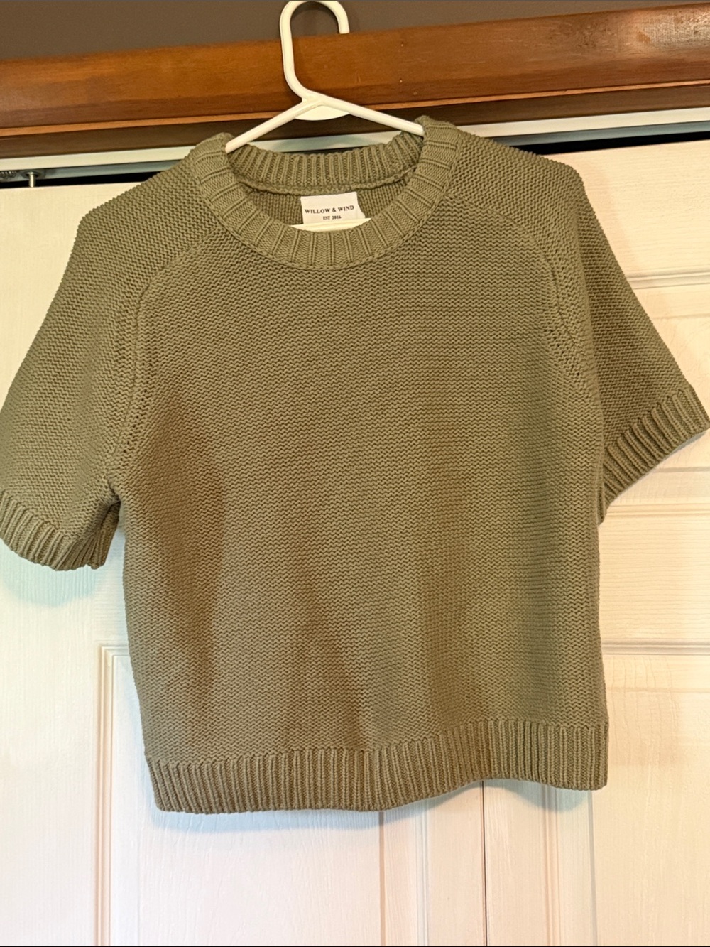 Willow & Wind Short-Sleeve Crewneck Sweater in Olive
